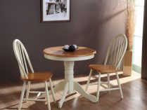 Mesa de cocina de madera con tonos claros